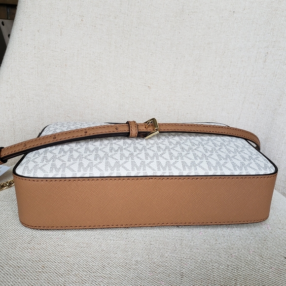 🌺NWT Michael Kors LG EW crossbody bag Vanilla MK - Picture 5 of 8
